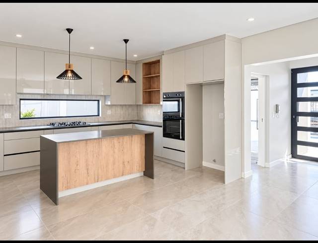 4 BEDROOM FREESTANDING FOR SALE IN SANDOWN